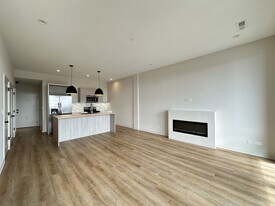 3215 N Narragansett Ave, Unit J04P in Chicago, IL - Building Photo