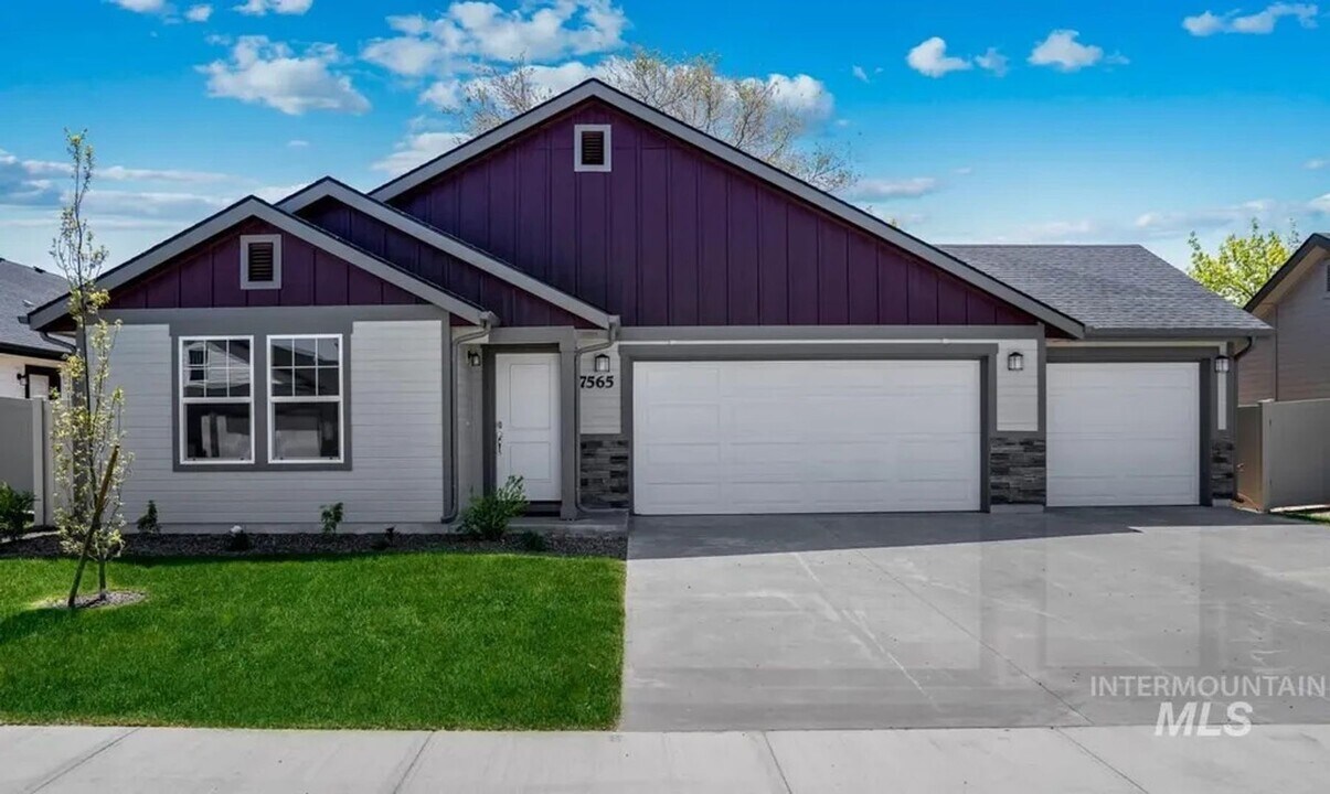 7565 E Declaration Dr in Nampa, ID - Building Photo
