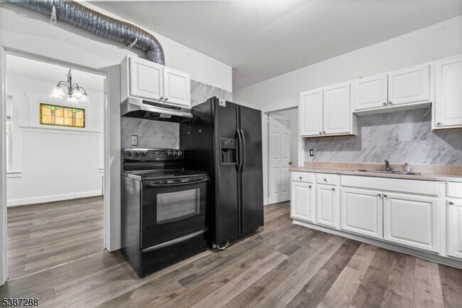 105 Van Riper Ave in Clifton, NJ - Building Photo - Building Photo