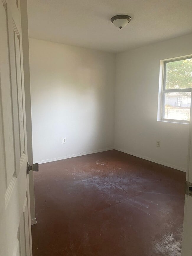 739 St Nicholas Dr in Sauget, IL - Building Photo - Building Photo