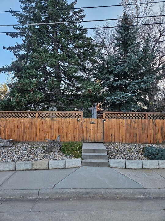 2038 W Sherman St in Sturgis, SD - Foto de edificio