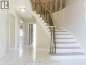 3 Veronica Crescent in East Gwillimbury, ON - Building Photo - Building Photo