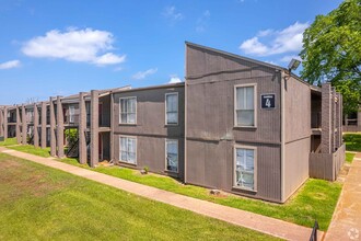 Timbercrest Apartments in Palestine, TX - Foto de edificio - Building Photo