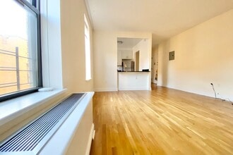 105 Pinehurst Ave in New York, NY - Building Photo - Building Photo