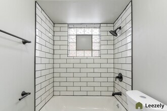 2457 W 69th St in Chicago, IL - Building Photo - Building Photo