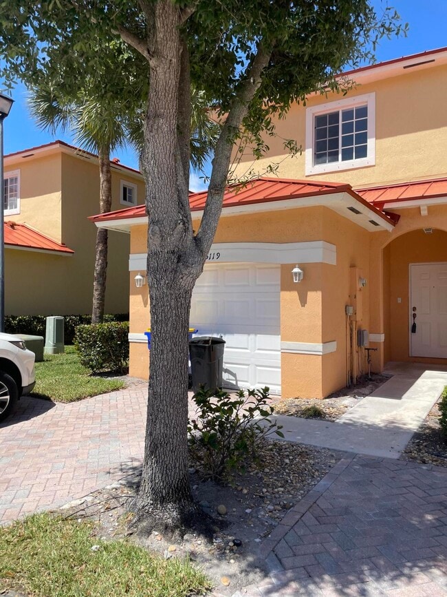 property at 5119 SE Mariner Garden Cir