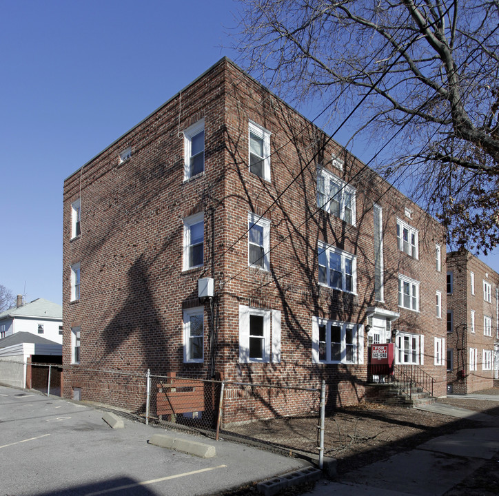 67 Thackeray St in Providence, RI - Building Photo