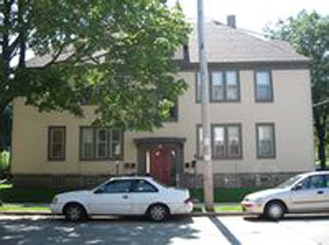 905 E Meinecke Ave in Milwaukee, WI - Building Photo - Building Photo