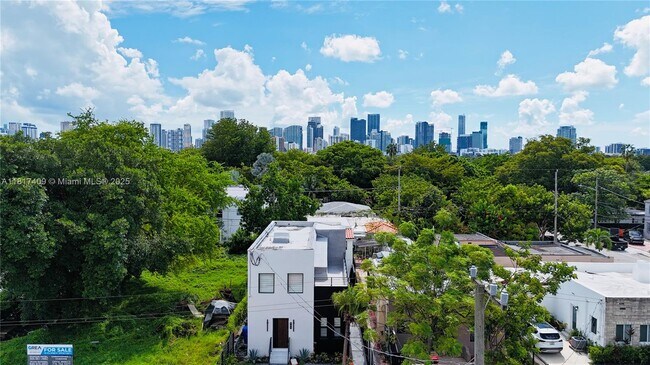 property at 905 SW 13th Ct