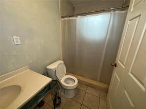 16901 NW 51st Pl in Miami Gardens, FL - Building Photo - Building Photo