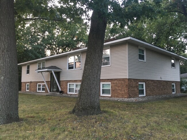 24306 W McGillen Ave, Unit Apt 4 in Mattawan, MI - Building Photo - Building Photo