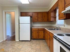 6 Ozmore St in Newnan, GA - Building Photo - Building Photo