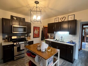 2147 N 64th St in Wauwatosa, WI - Building Photo - Building Photo