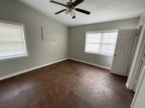 909 Alametos in San Antonio, TX - Building Photo - Building Photo