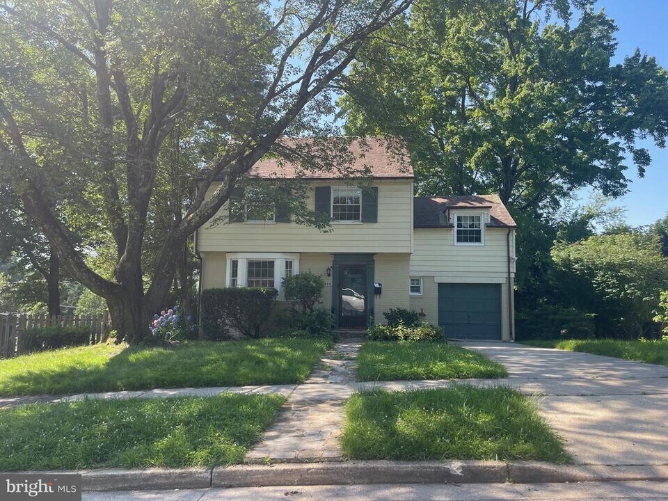 819 Fairway Dr in Towson, MD - Building Photo