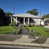 1121 N Cambridge Ave in Claremont, CA - Building Photo