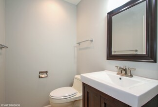 1732 Pickwick Ln in Glenview, IL - Building Photo - Building Photo