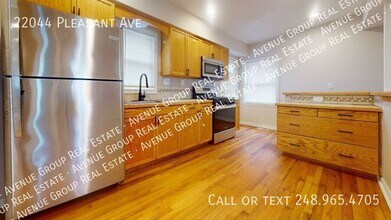 22044 Pleasant Ave in Eastpointe, MI - Building Photo - Building Photo