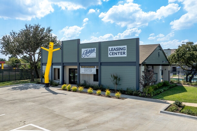 Ashton Apartments in Saginaw, TX - Foto de edificio - Building Photo