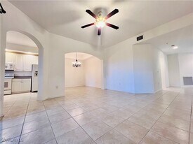 1435 Mariposa Cir in Naples, FL - Building Photo
