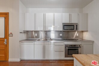 257 S Spring St in Los Angeles, CA - Building Photo - Building Photo