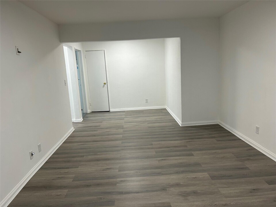 421 E Broadway in Long Beach, NY - Building Photo