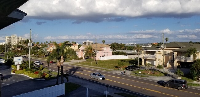 3100 Gulf Blvd, Unit 334 in Belleair Beach, FL - Building Photo - Building Photo