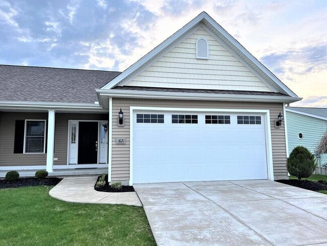 property at 4821 E Highland Pkwy