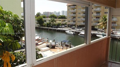 3582 NE 171 St in Sunny Isles Beach, FL - Building Photo - Building Photo