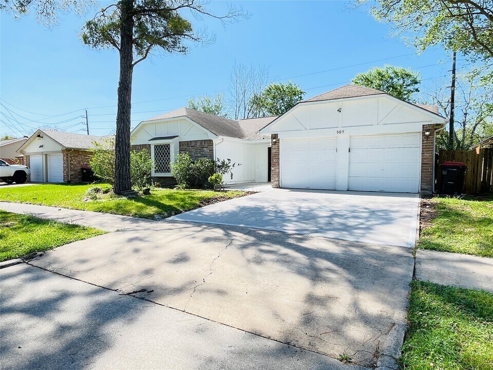 507 Shenandoah Dr in Richmond, TX - Building Photo