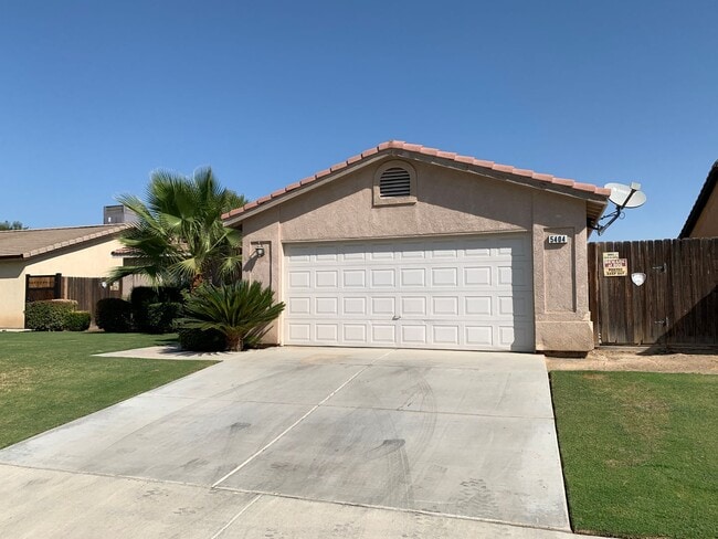 5404 El Palacio Dr in Bakersfield, CA - Building Photo - Building Photo