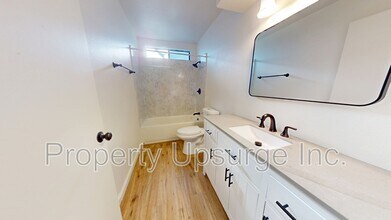 915 Lakeside Dr in Red Bluff, CA - Building Photo - Building Photo