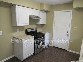 106 Winn Ave in Universal City, TX - Building Photo - Building Photo