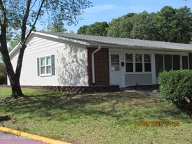 709A Plymouth Dr in Lakewood, NJ - Building Photo