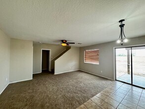7232 S Sunset Way in Buckeye, AZ - Foto de edificio - Building Photo