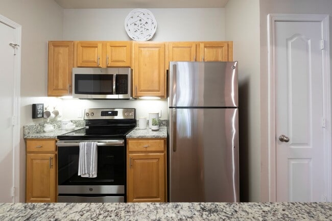 Cambridge Square in Overland Park, KS - Building Photo - Building Photo