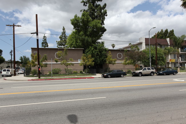 Saticoy Apartments in Canoga Park, CA - Building Photo - Building Photo