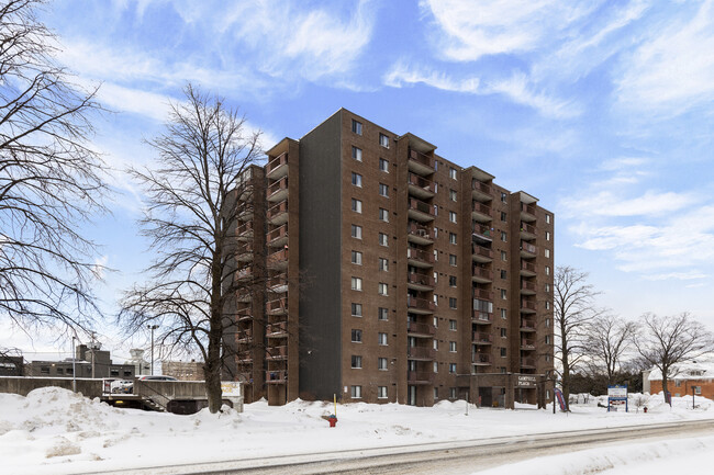 Campbell Place Apartments in Sault Ste Marie, ON - Building Photo - Building Photo