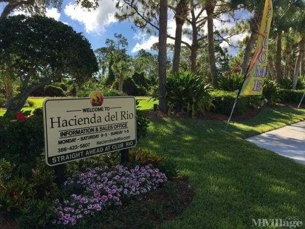 Hacienda Del Rio in Edgewater, FL - Building Photo