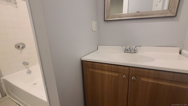 218 West St in Bristol, CT - Building Photo - Building Photo