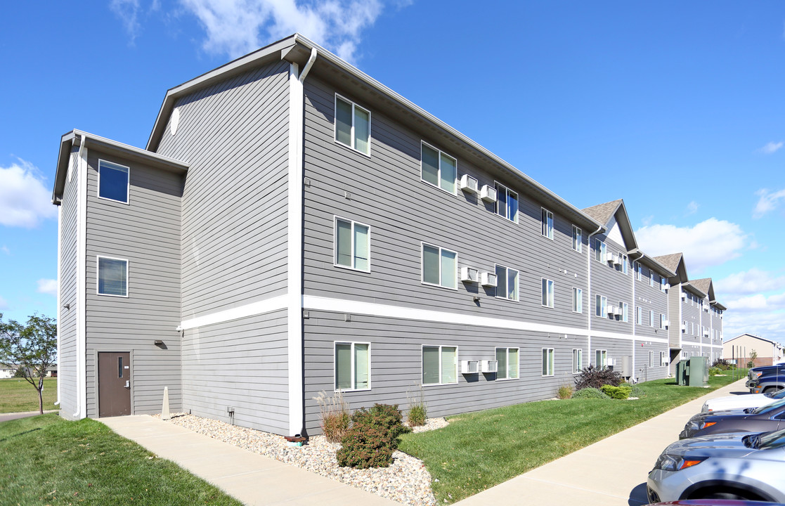 Auburn Manor Apartments in Sioux Falls, SD - Building Photo