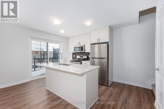 1221 Creekway Private in Ottawa, ON - Building Photo - Building Photo