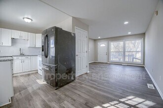7601 E 49th Terrace in Kansas City, MO - Building Photo - Building Photo