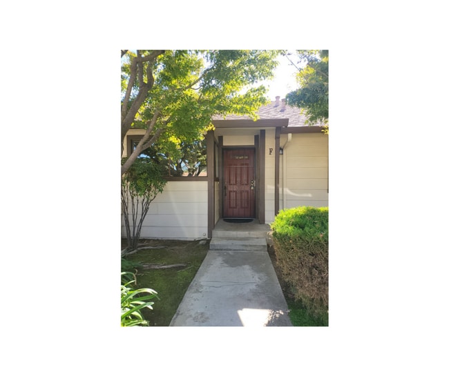 700 W Roseburg Ave in Modesto, CA - Building Photo - Building Photo