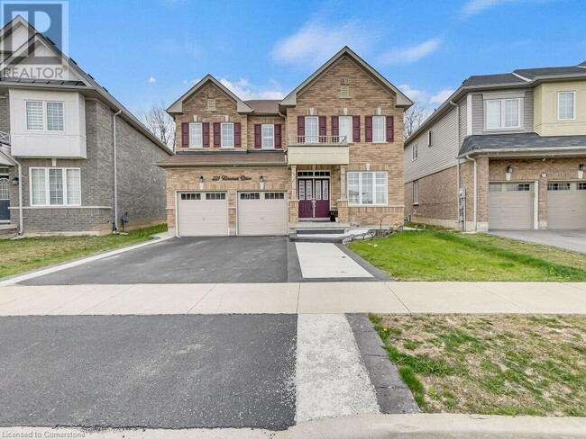 221 Kinsman Dr
