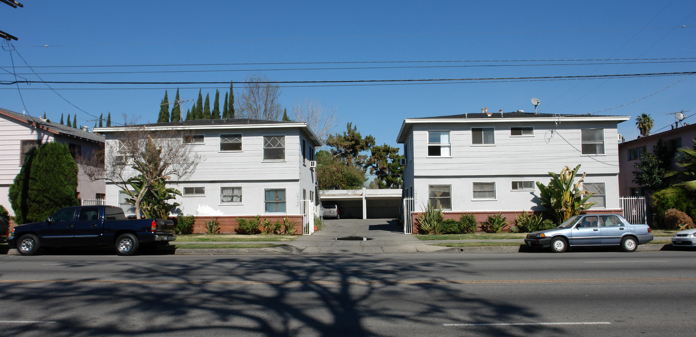 14753-14759 Vanowen St in Van Nuys, CA - Building Photo