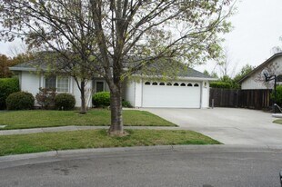 240 Windrose Ct in Chico, CA - Building Photo