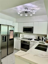 31 SE 5th St, Unit 2207 in Miami, FL - Building Photo - Building Photo