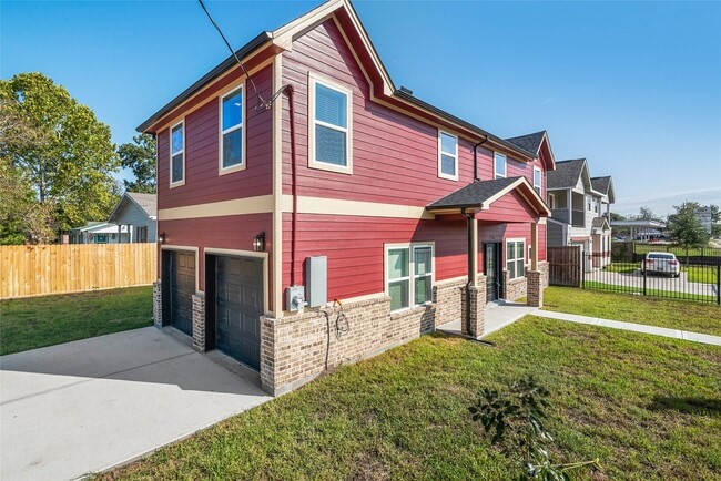 property at 1206 S Victory Dr