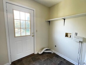 146 Daisy Adams Rd in Cochran, GA - Building Photo - Building Photo